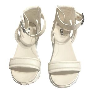 Kathie MIA Wedge Sandal – Ivory | Size 9